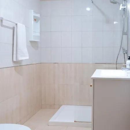 Apto A La Entrada De *